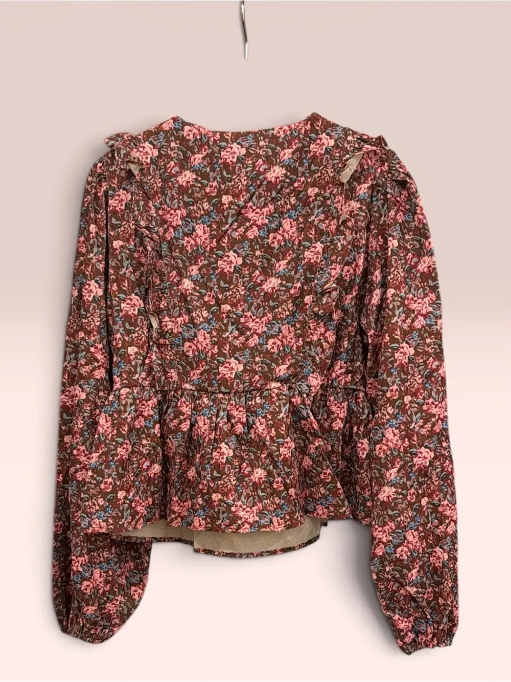 Modern Ruffle V-Neck Floral Blouse in Brown & Pink